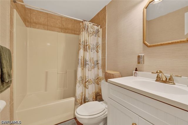 9044 Somerset LN, Bonita Springs, FL 34135