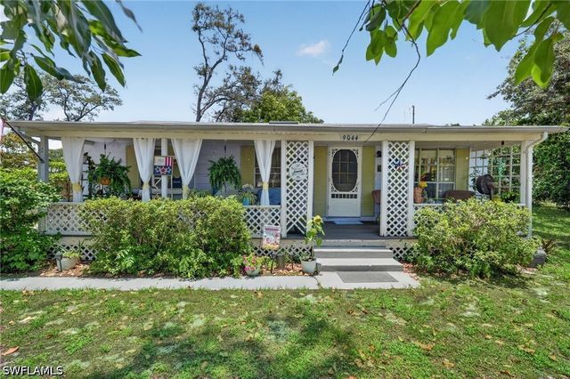 9044 Somerset LN, Bonita Springs, FL 34135