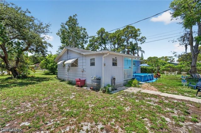 9044 Somerset LN, Bonita Springs, FL 34135