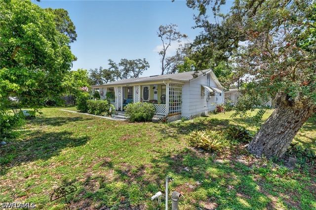 9044 Somerset LN, Bonita Springs, FL 34135