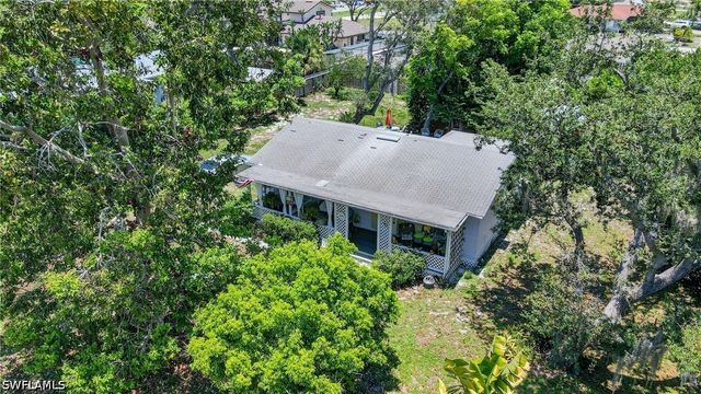 9044 Somerset LN, Bonita Springs, FL 34135