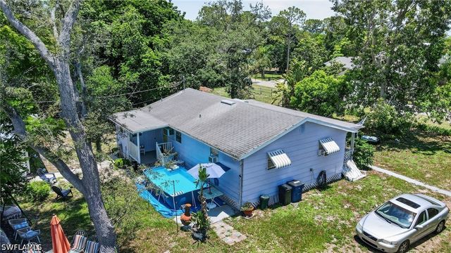 9044 Somerset LN, Bonita Springs, FL 34135