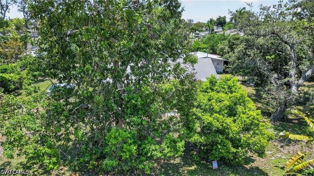 9044 Somerset LN, Bonita Springs, FL 34135