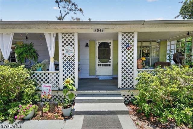 9044 Somerset LN, Bonita Springs, FL 34135