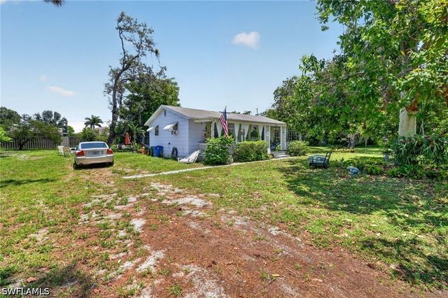 9044 Somerset LN, Bonita Springs, FL 34135