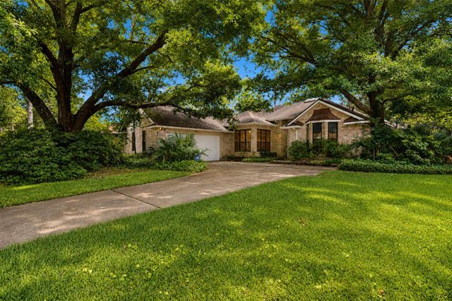 2611 Brookdale Drive, Houston, TX 77339
