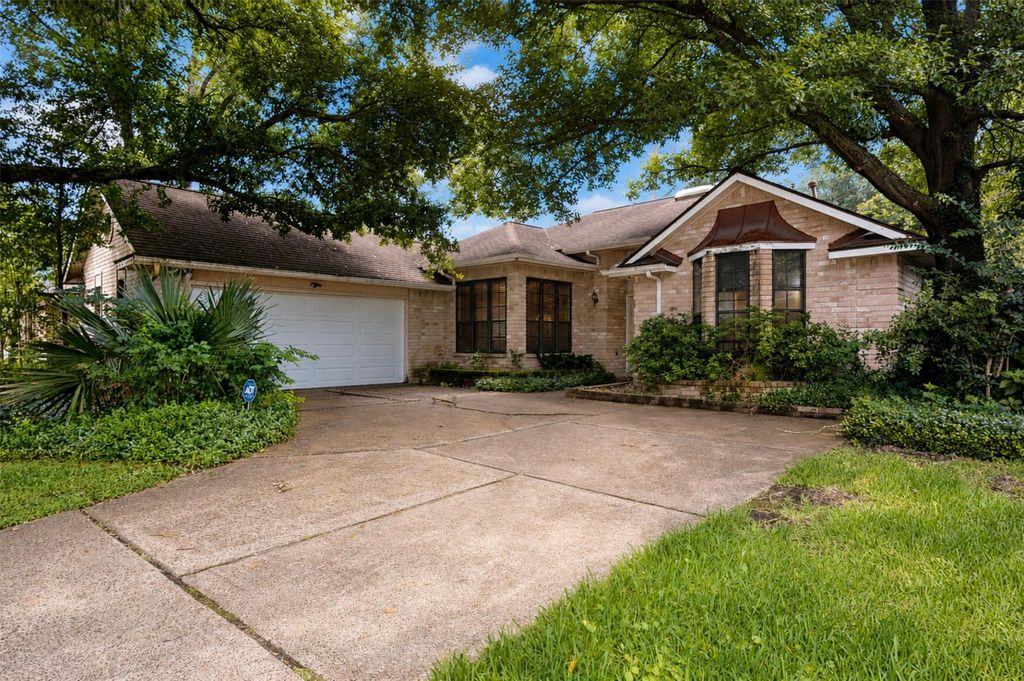 2611 Brookdale Drive, Houston, TX 77339