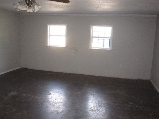 411 Ashland Drive, Gainesville, TX 76240