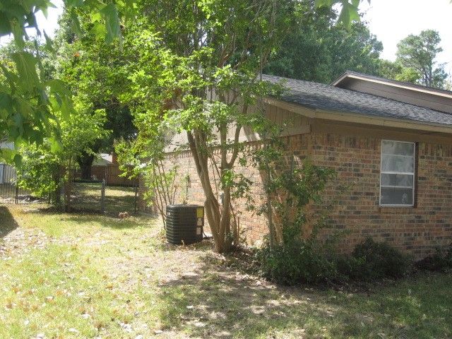 411 Ashland Drive, Gainesville, TX 76240