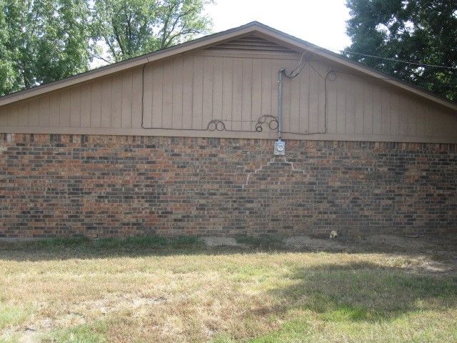 411 Ashland Drive, Gainesville, TX 76240