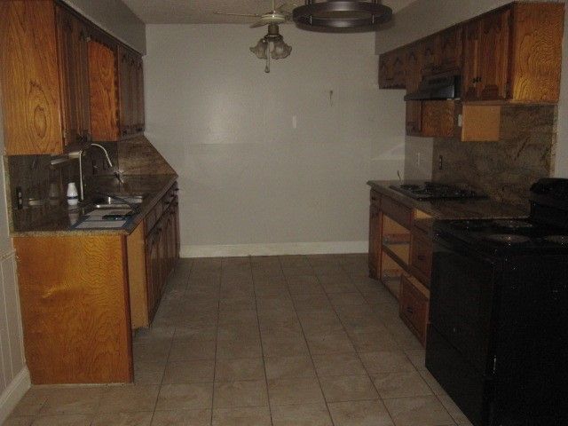 411 Ashland Drive, Gainesville, TX 76240