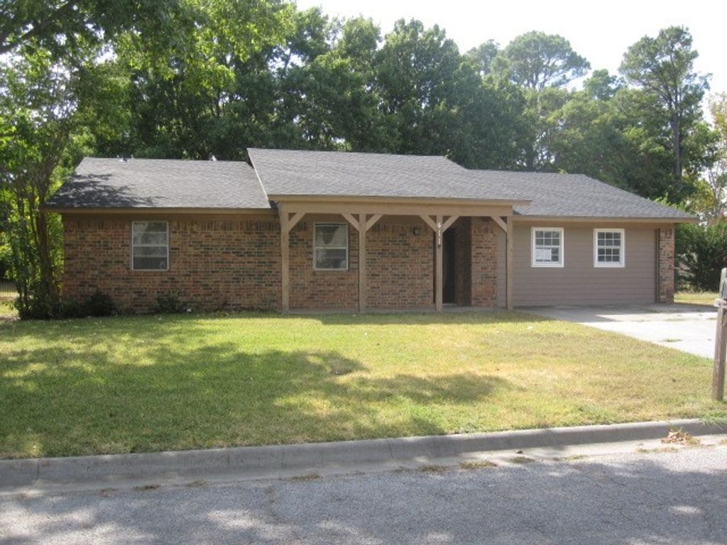 411 Ashland Drive, Gainesville, TX 76240
