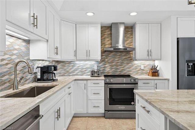 819 Tulip LN, Sanibel, FL 33957