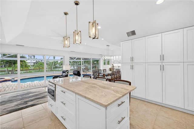 819 Tulip LN, Sanibel, FL 33957