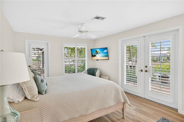 819 Tulip LN, Sanibel, FL 33957