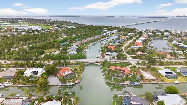 819 Tulip LN, Sanibel, FL 33957