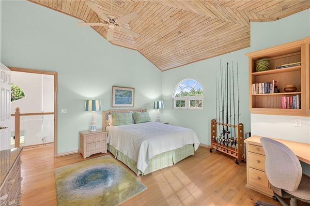 819 Tulip LN, Sanibel, FL 33957