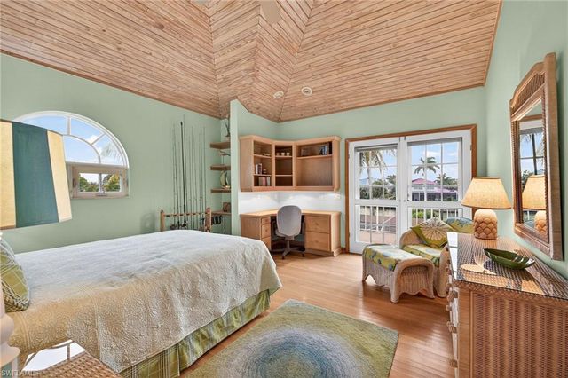 819 Tulip LN, Sanibel, FL 33957