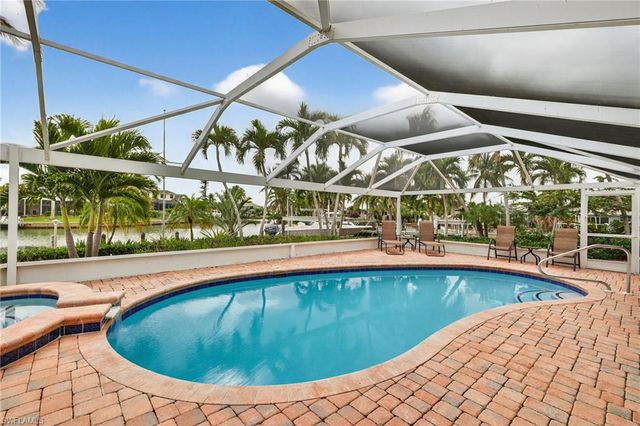 819 Tulip LN, Sanibel, FL 33957