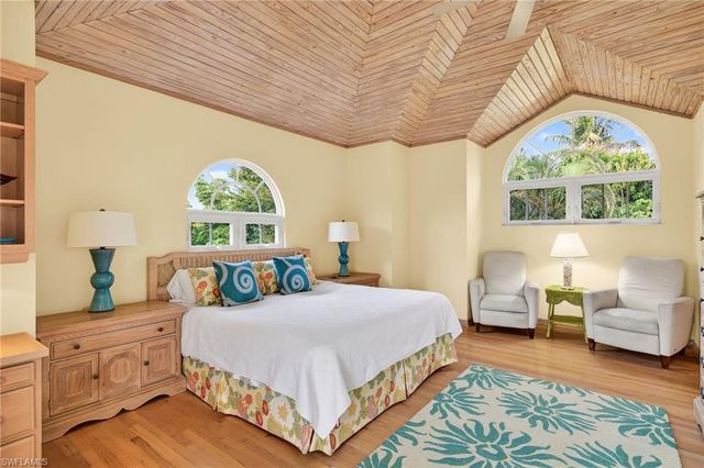 819 Tulip LN, Sanibel, FL 33957