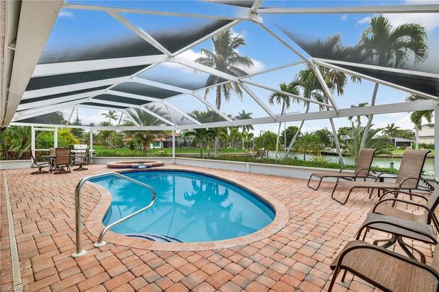 819 Tulip LN, Sanibel, FL 33957