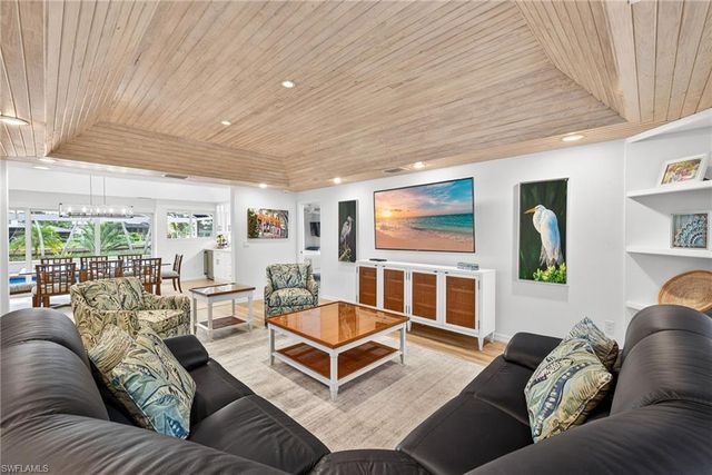 819 Tulip LN, Sanibel, FL 33957