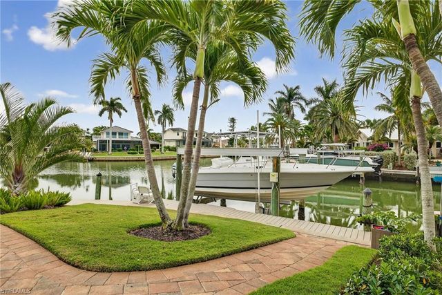 819 Tulip LN, Sanibel, FL 33957