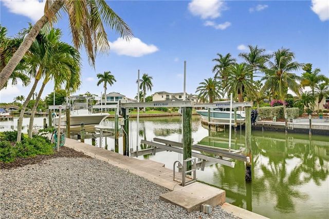 819 Tulip LN, Sanibel, FL 33957