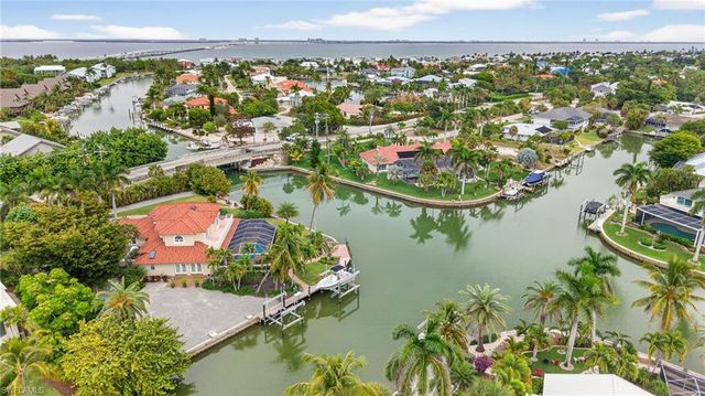 819 Tulip LN, Sanibel, FL 33957