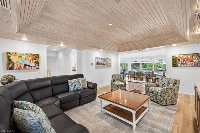 819 Tulip LN, Sanibel, FL 33957