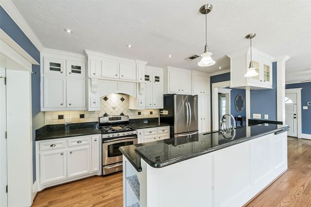 424 W 30th Street, Houston, TX 77018