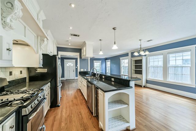 424 W 30th Street, Houston, TX 77018