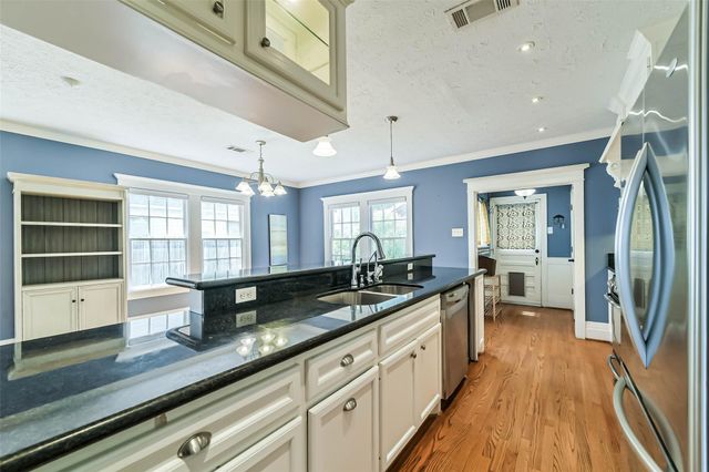 424 W 30th Street, Houston, TX 77018