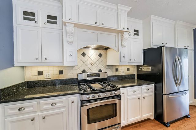 424 W 30th Street, Houston, TX 77018