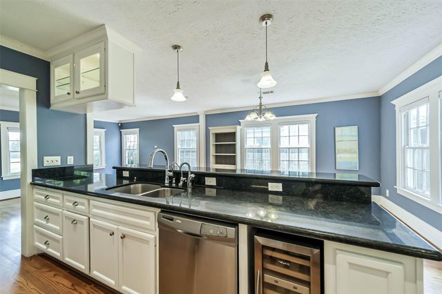 424 W 30th Street, Houston, TX 77018