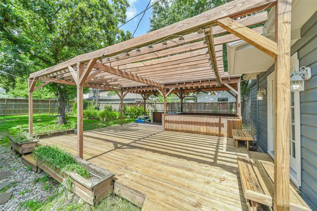 424 W 30th Street, Houston, TX 77018