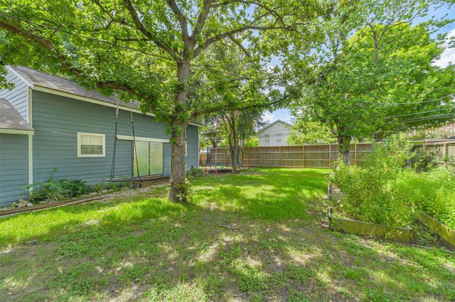 424 W 30th Street, Houston, TX 77018