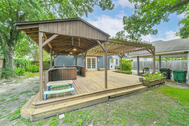 424 W 30th Street, Houston, TX 77018