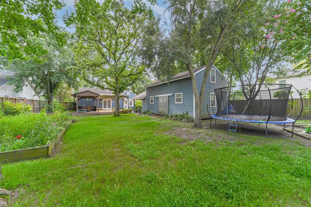 424 W 30th Street, Houston, TX 77018