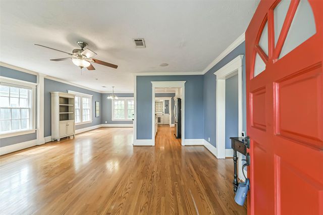 424 W 30th Street, Houston, TX 77018