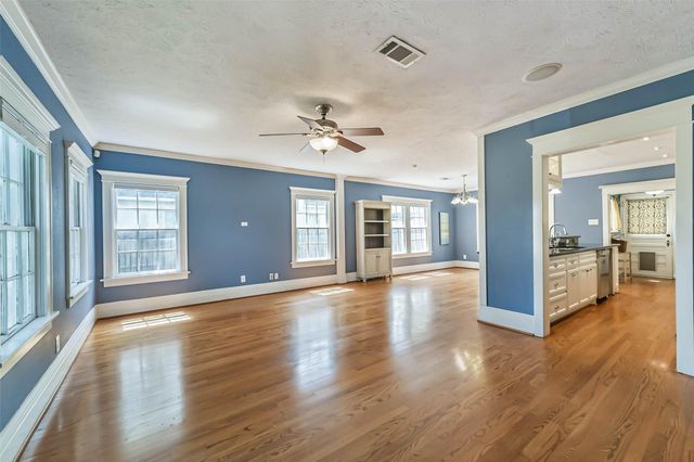 424 W 30th Street, Houston, TX 77018