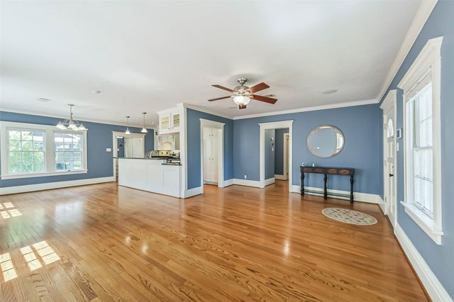 424 W 30th Street, Houston, TX 77018