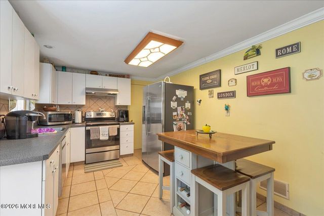 228 Red Hill Road, Middletown, NJ 07748