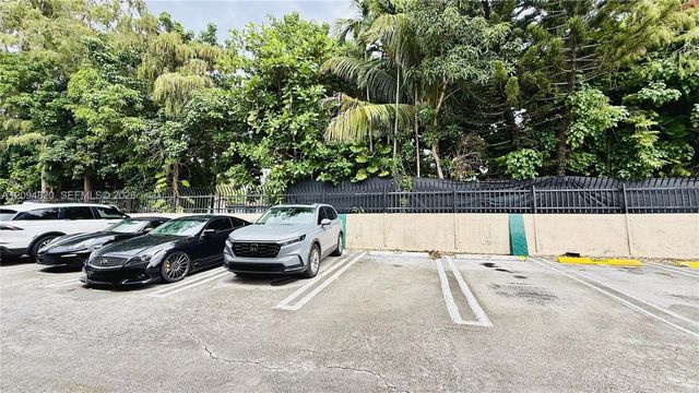 13101 Memorial Highway 104, North Miami, FL 33161