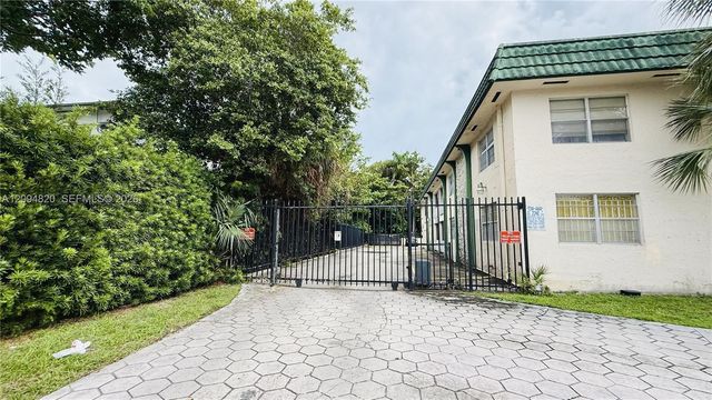 13101 Memorial Highway 104, North Miami, FL 33161