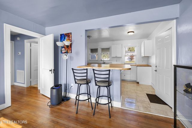 2321 Coker Ave, Knoxville, TN 37917