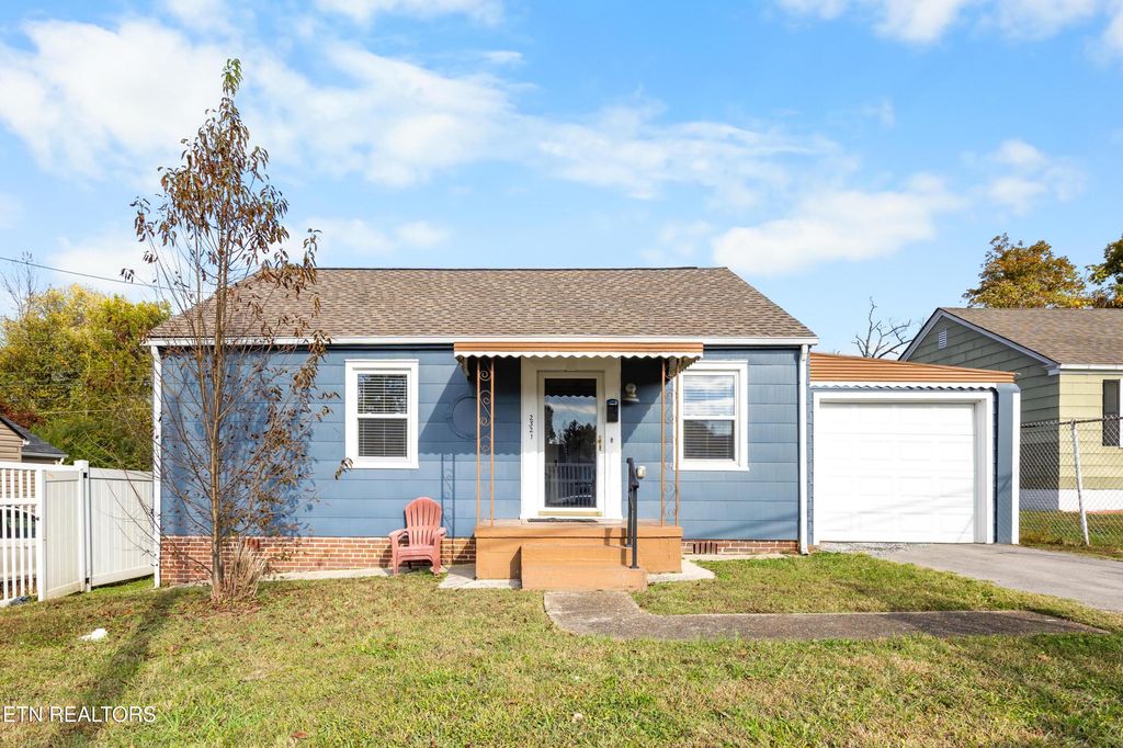 2321 Coker Ave, Knoxville, TN 37917