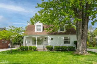 1726 Hawthorne Road, Grosse Pointe Woods, MI 48236