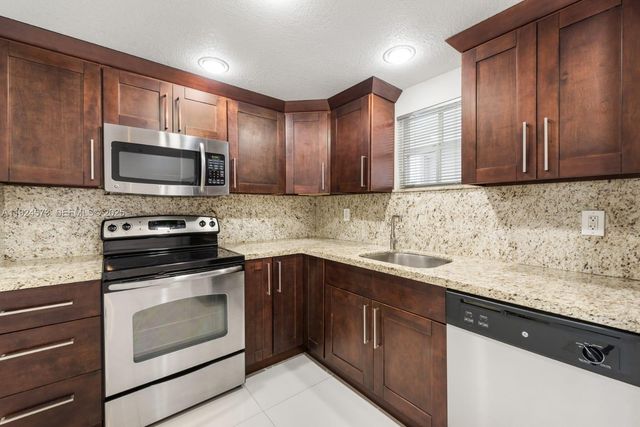 411 SW 37th Ave 2B, Miami, FL 33135