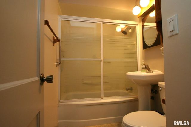 2135 W HARPER Terrace, Peoria, IL 61604